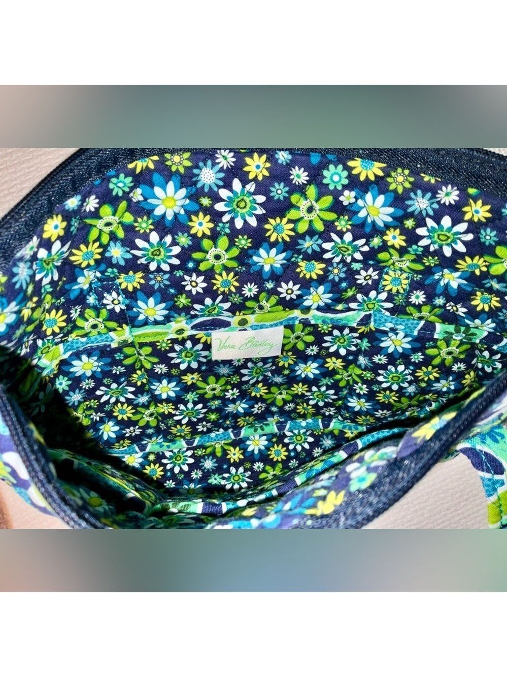 Vera Bradley Daisy Daisy tote bag - retired pattern -nice size & several pockets